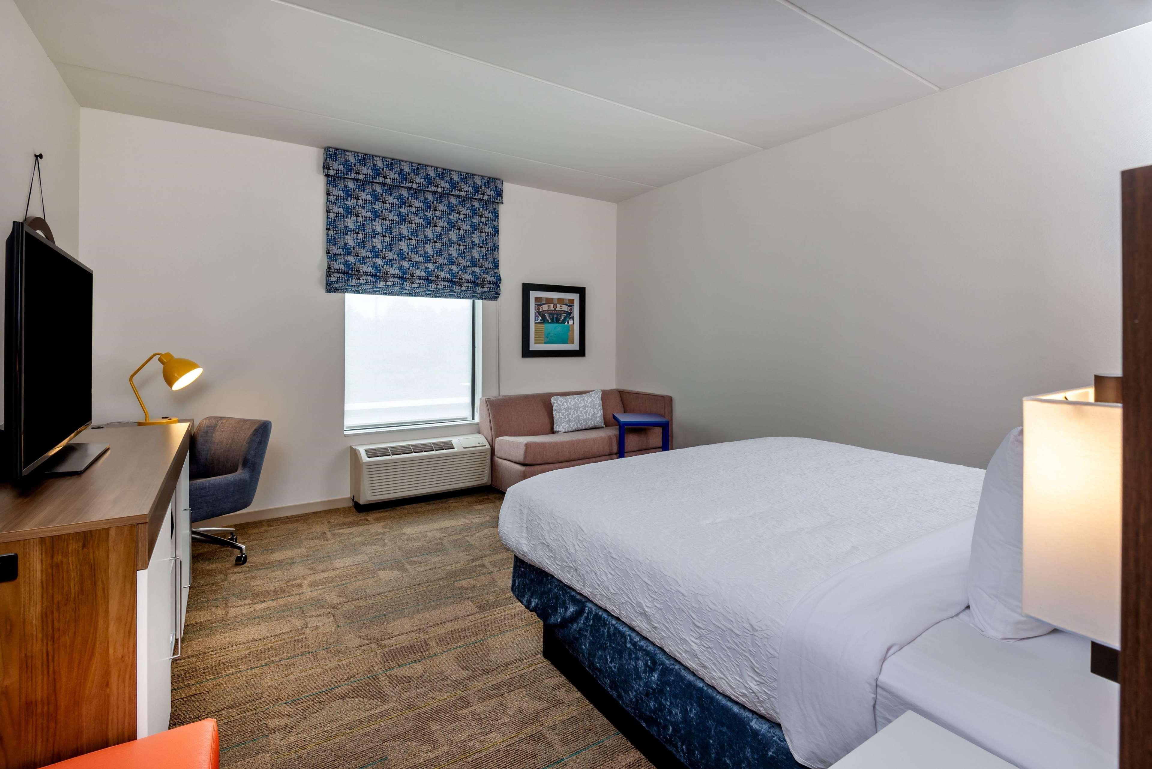 Hampton Inn Baltimore Bayview Campus Eksteriør billede