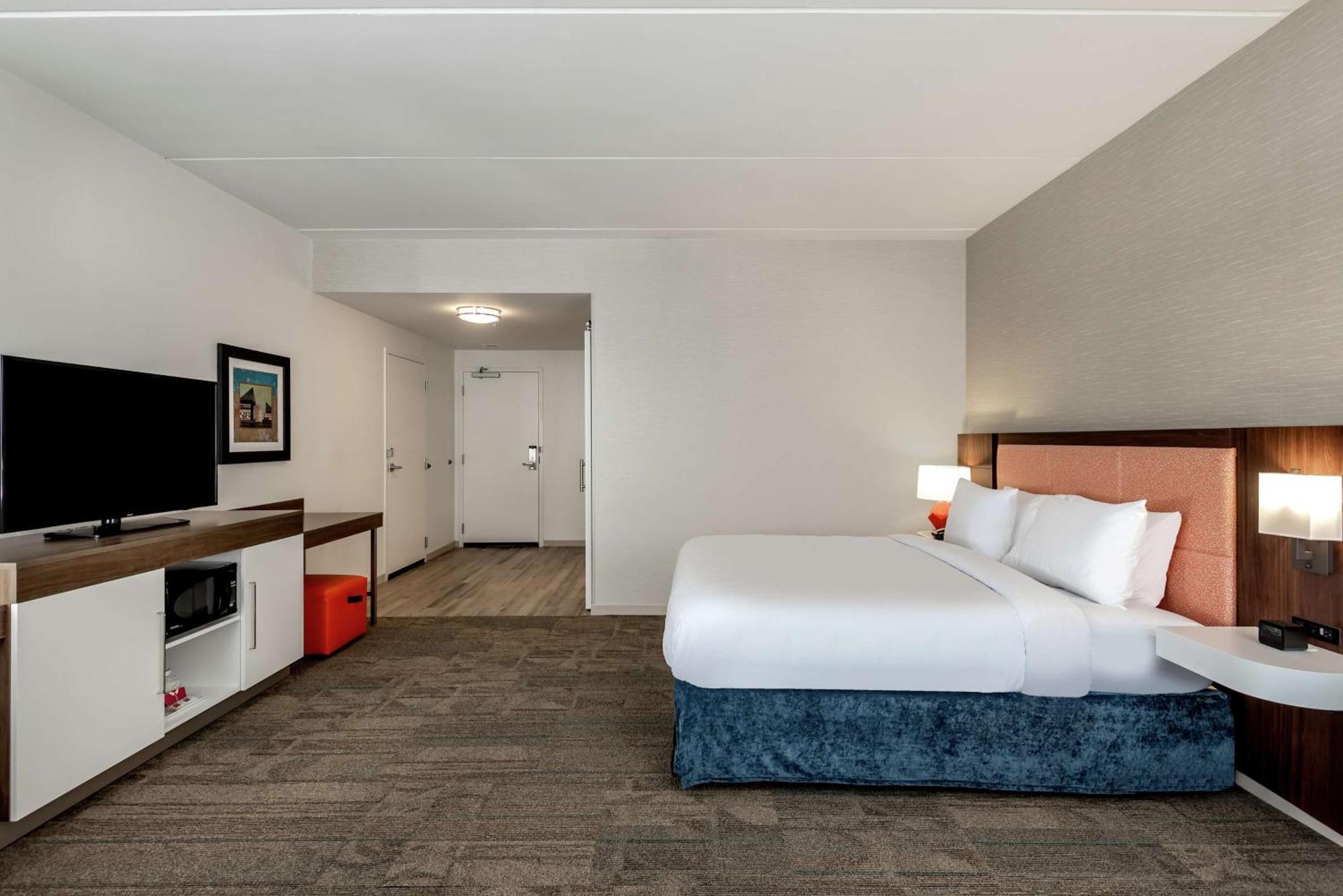 Hampton Inn Baltimore Bayview Campus Eksteriør billede