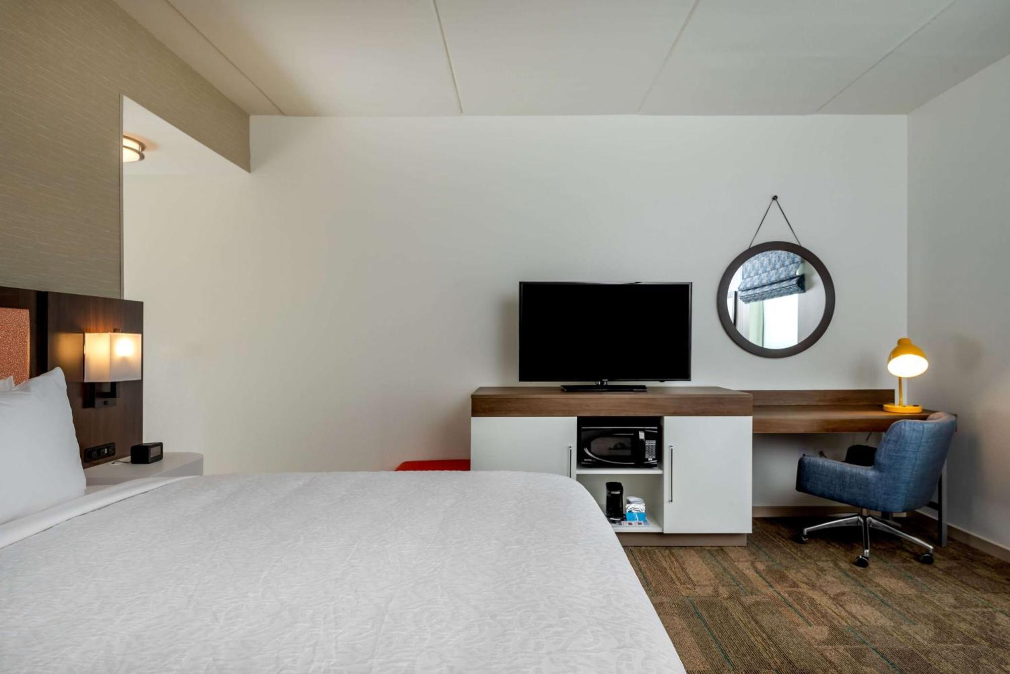 Hampton Inn Baltimore Bayview Campus Eksteriør billede